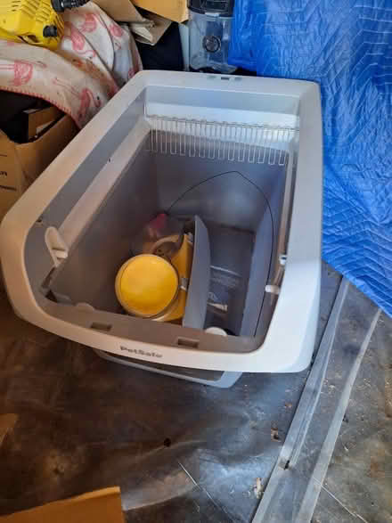 Photo of free Self cleaning litter tray (BN41) #1