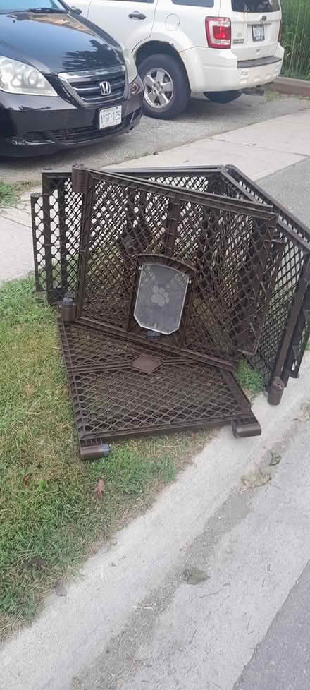 Photo of free Sectional Dog Crate (22 Thirty Eighth Street, Etob) #1