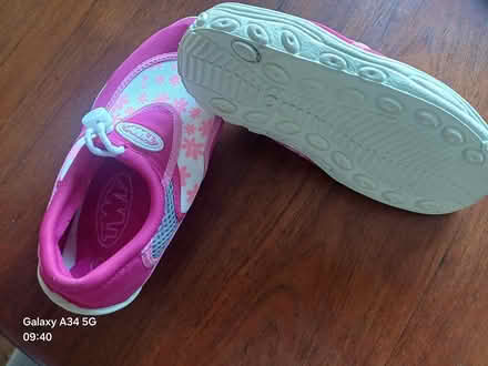 Photo of free Kids Water Shoes (Pink) size 3 (Langer Lane, S40) #2