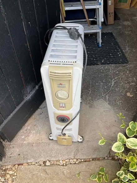 Photo of free De Longhi oil filled radiator (Erlestoke Devizes SN10) #1