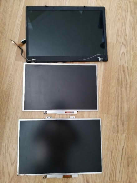 Photo of free Laptop LCD Screens 15.4" and 14" (Charlton SE7) #1