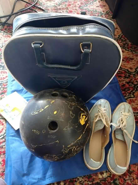 Photo of free 10lb tenpin bowling bowl 1960s (South Shore FY4) #1