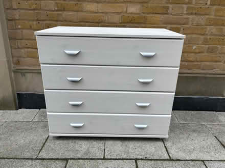 Photo of free White chest of drawers (Barnsbury N1) #1