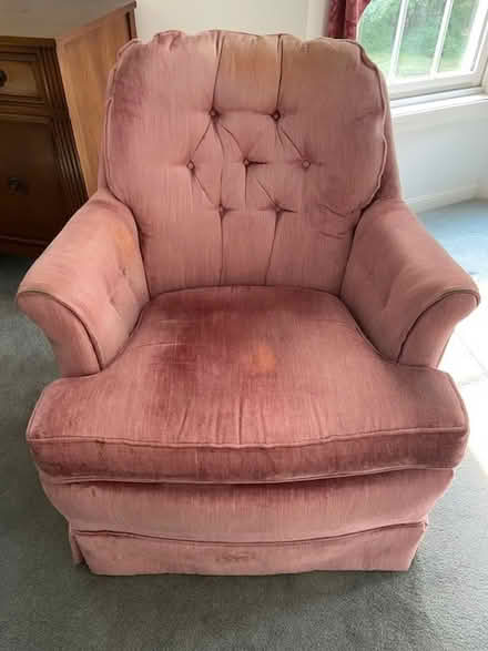 Photo of free Vintage Oversized Chair (Acton) #3