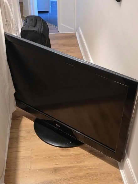 Photo of free 42 inch LG tv (N15) #1
