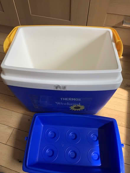 Photo of free Thermos coolbox (Northwood HA6) #3