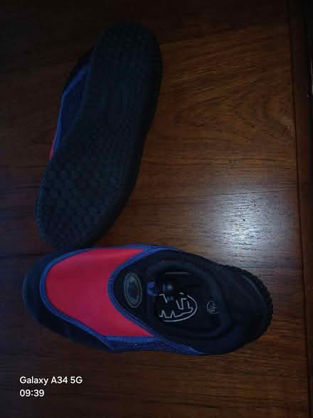 Photo of free Kids Water Shoes Size 3 (Langer Lane, S40) #3