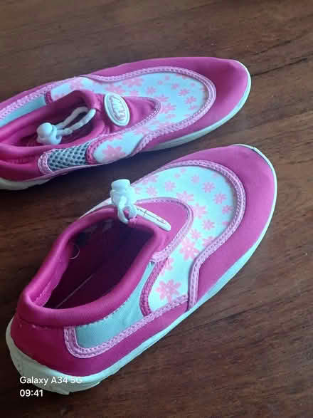 Photo of free Kids Water Shoes (Pink) size 3 (Langer Lane, S40) #1