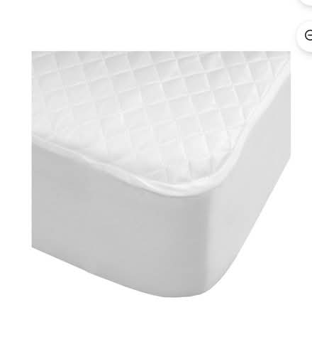 Photo of Twin/Single Mattress cover (657B Pinerow Cres waterloo) #1