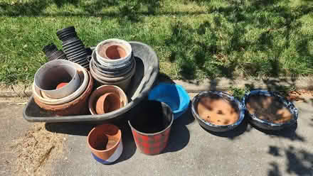 Photo of free flower pots (07764) #1