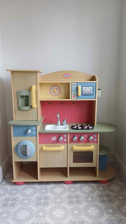 Photo of free Child's play kitchen (WV3 Wolverhampton) #1