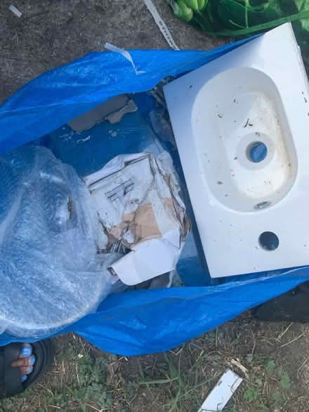Photo of free Small sink with all fixings (Walthamstow) #1