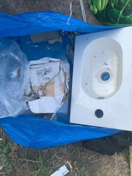Photo of free Small sink with all fixings (Walthamstow) #2