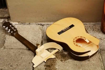 Photo of Guitar (L12 West Derby) #1