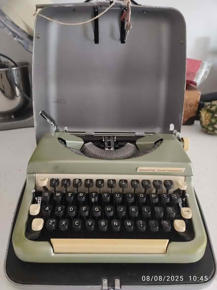 Photo of free Typewriter (Chesham HP5) #1