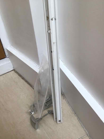 Photo of free London security bar (Chiswick W4) #1