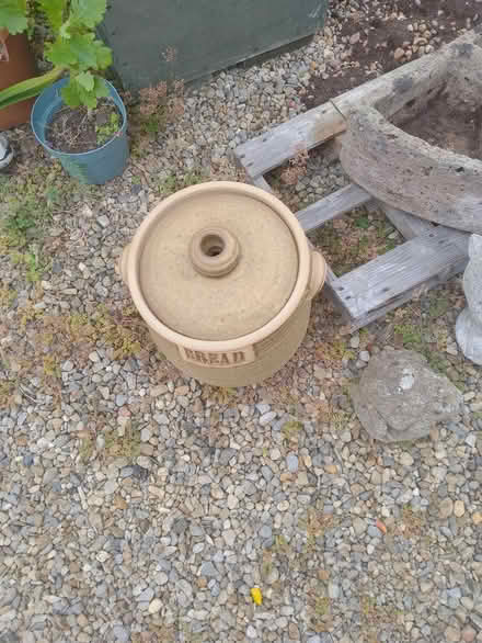 Photo of free 2 concrete planters,4 ornaments (Harrogate. HG1.) #2