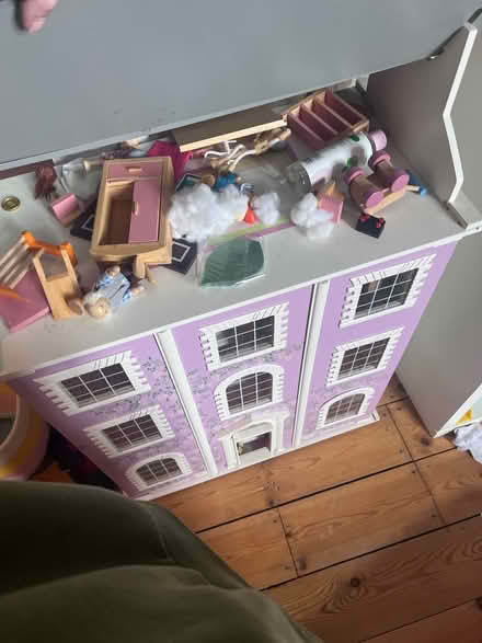 Photo of free Dolls house (CR2) #2