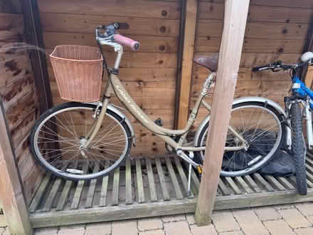 Photo of free Land Rover bike (lady’s) (Postcombe OX9) #1