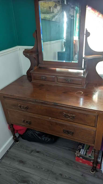 Photo of free Antique mirror dressing table (Bilston WV14) #1
