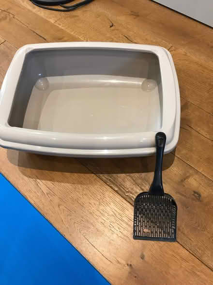 Photo of free Cat litter tray - excellent condition (Mountier Court E11) #2
