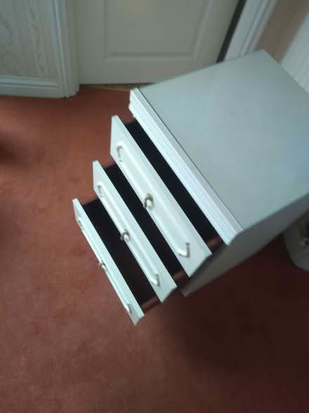Photo of free 3 drawer unit with a glass top. (Runwell SS11) #2