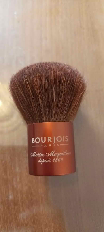 Photo of free Bourjois powder brush (Bear flat) #1