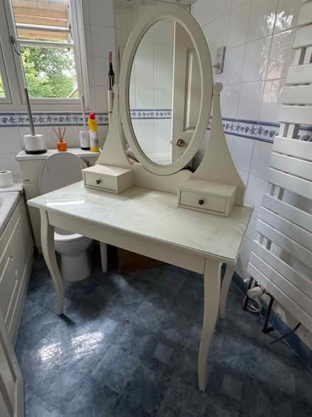 Photo of free Dressing table (Penn Bucks HP10) #2