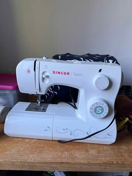 Photo of free Singer sewing machine FOR REPAIR (Gamlingay SG19) #1