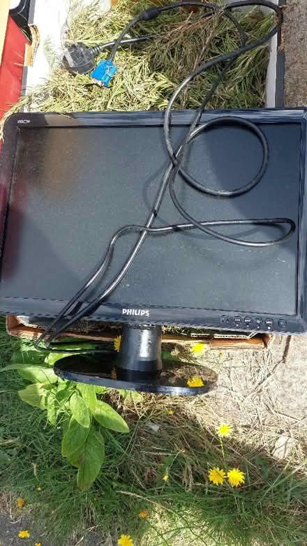 Photo of free 2 x Working monitors for pc (Hertford Heath SG13) #1