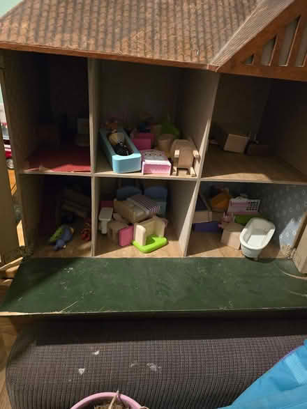 Photo of free Dolls house with furniture (Nuneaton CV10) #1
