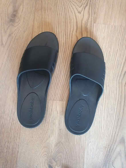 Photo of free Flip flops (IG4) #2