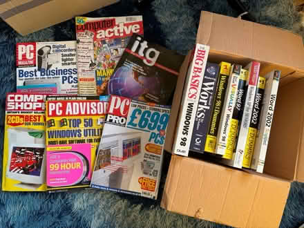 Photo of free computer books/magazines 1998-2002 (OX5 (Kidlington)) #1
