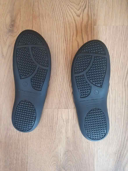 Photo of free Flip flops (IG4) #1