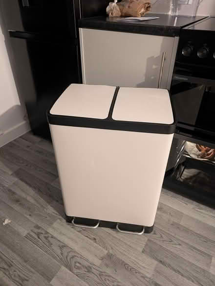 Photo of free Rubbish bin (Colindale NW9) #1