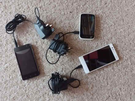 Photo of free Phone and chargers (Selsdon CR2) #1