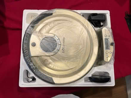 Photo of free robot vacuum (Washington, DC, 20003) #2