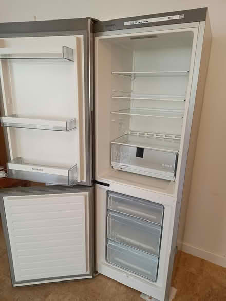 Photo of free Fridge/Freezer (Siemens) (Drumbrae, Corstorphine EH4) #1