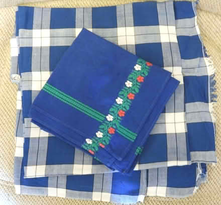 Photo of free Large tablecloth & napkins (Glasgow G43) #1