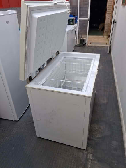 Photo of free Indesit CH01M chest freezer - elderly but working (Bernards Heath AL1) #3