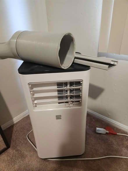 Photo of free Portable window a/c unit (Near Toluca lake) #1