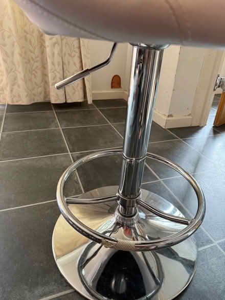 Photo of free Bar stool, height adjustable, white faux leather (Marshalswick AL4) #2
