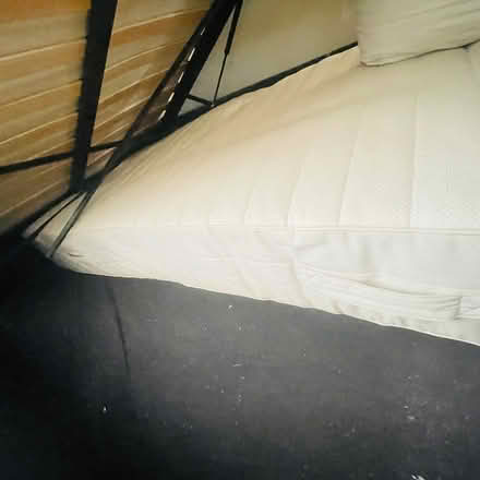 Photo of free Single mattress (EN5 5AY) #1
