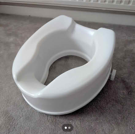 Photo of Toilet seat riser (Norbreck FY2) #1