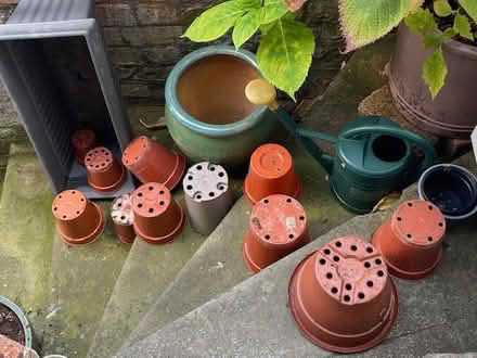Photo of free Heavy 'ceramic' plant pot & various plastic ones (Malvern WR14) #3