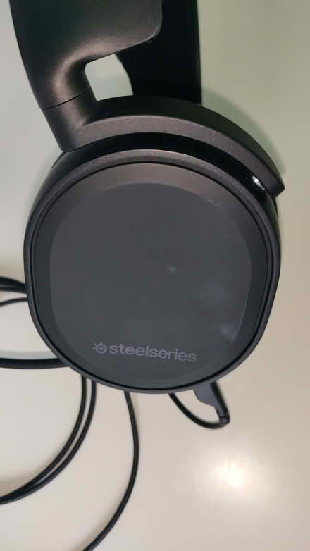 Photo of free SteelSeries headphones, a bit weird (Leigh) #2