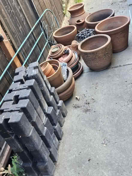 Photo of free Misc pots, cement blocks, trellis (92 & Alameda de las Pulgas) #1