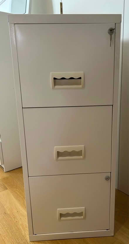 Photo of free White filing cabinet 3 drawers (Earls Court SW5) #1