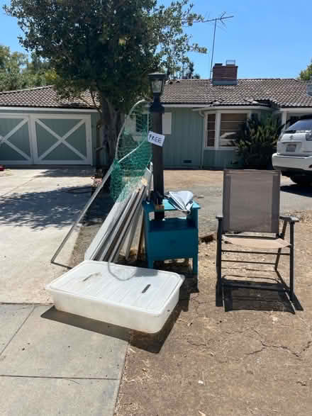 Photo of free storage tub and blue table left (El Camino/shoreline/Miramonte) #1
