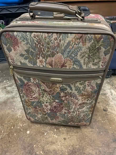 Photo of free Suitcase Set (Near the Int'l airport) #1